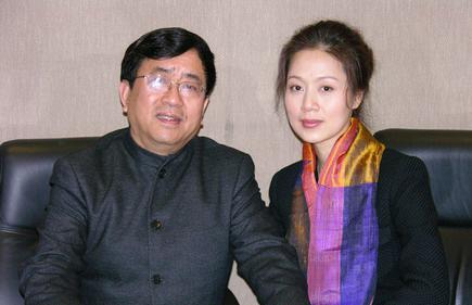 杨振宁和翁帆感情好吗,九十七岁杨振宁和翁帆