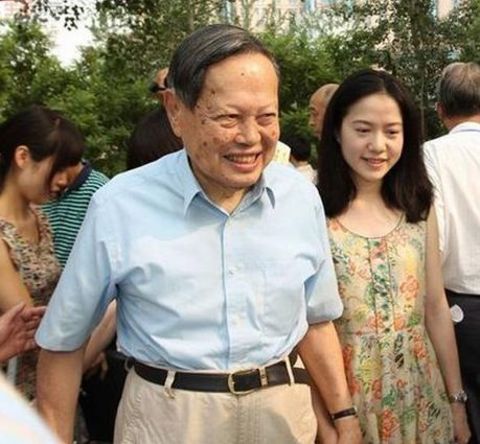 杨振宁和翁帆感情好吗,九十七岁杨振宁和翁帆