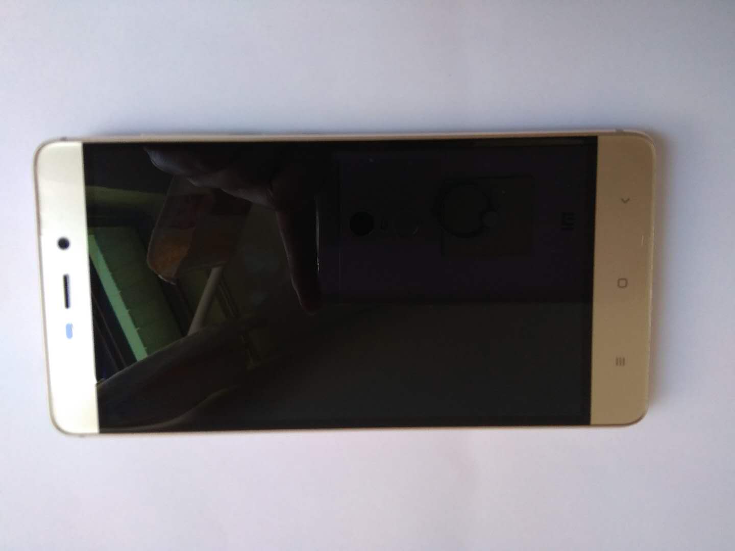 手机贴钢化膜要把原机膜撕了吗,新手机要不要在原膜上贴钢化膜