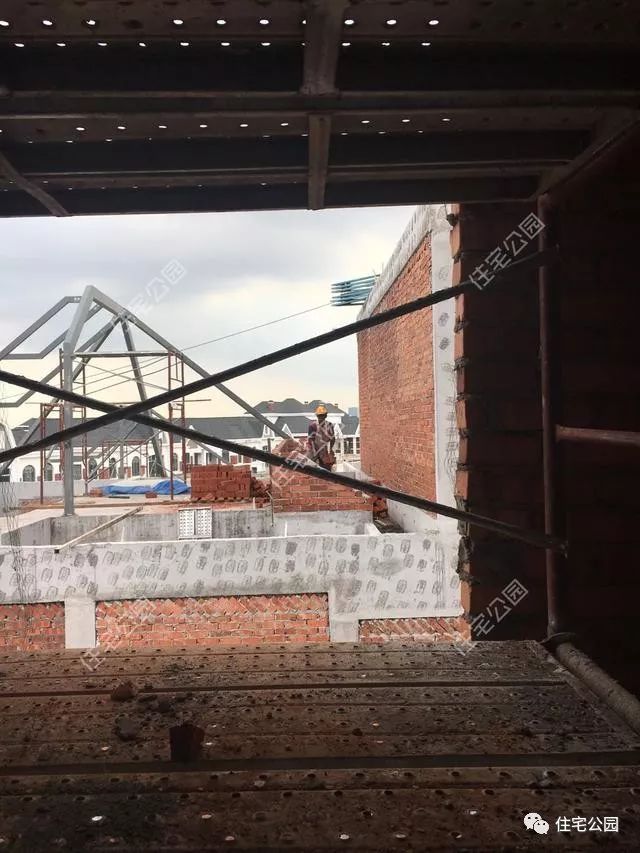 直播中国人在马来西亚建房全过程，一栋造价100万，你觉得咋样？