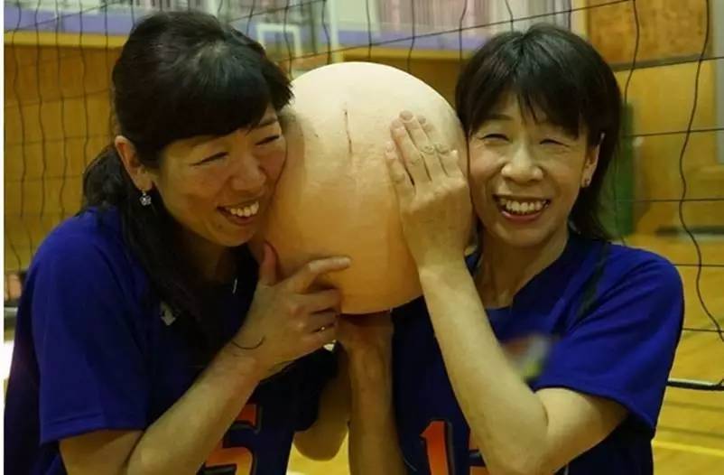 麻麻，请再打一次我完美柔润丰满的屁屁吧！