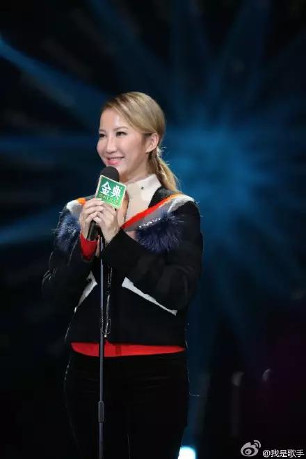 她是《我是歌手》史上最大的咖，三届歌王加起来都不如她！