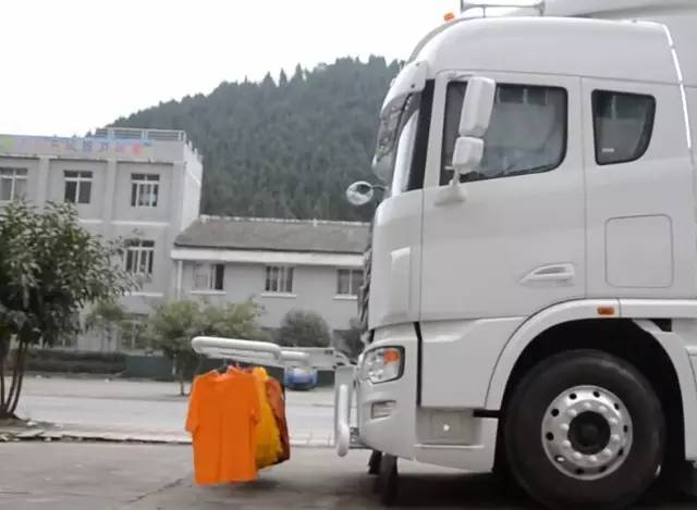 卡车前面的保险杠有什么用,卡车后保险杠最新标准