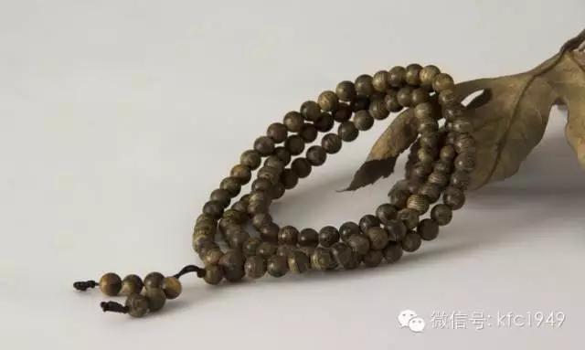 手串的佩戴方法图解,24颗手串怎么佩戴比较好