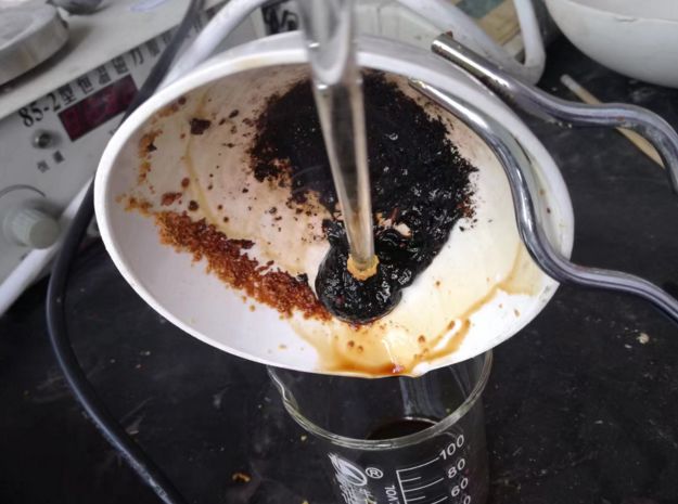 鸡蛋黄炒出油来抹湿疹管用吗,鸡蛋黄熬油可以缓解婴儿湿疹吗