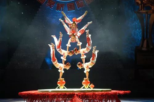 驻马店的打铁花表演时间,赏花灯表演