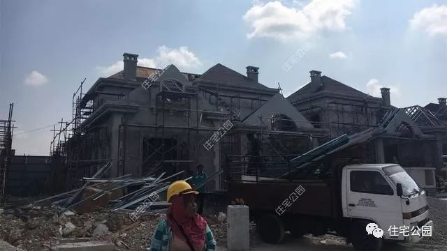 直播中国人在马来西亚建房全过程，一栋造价100万，你觉得咋样？