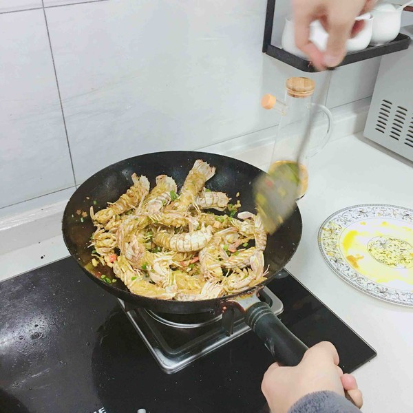 椒盐皮皮虾鲜香脆爽的做法,椒盐皮皮虾可以用冷冻皮皮虾做吗