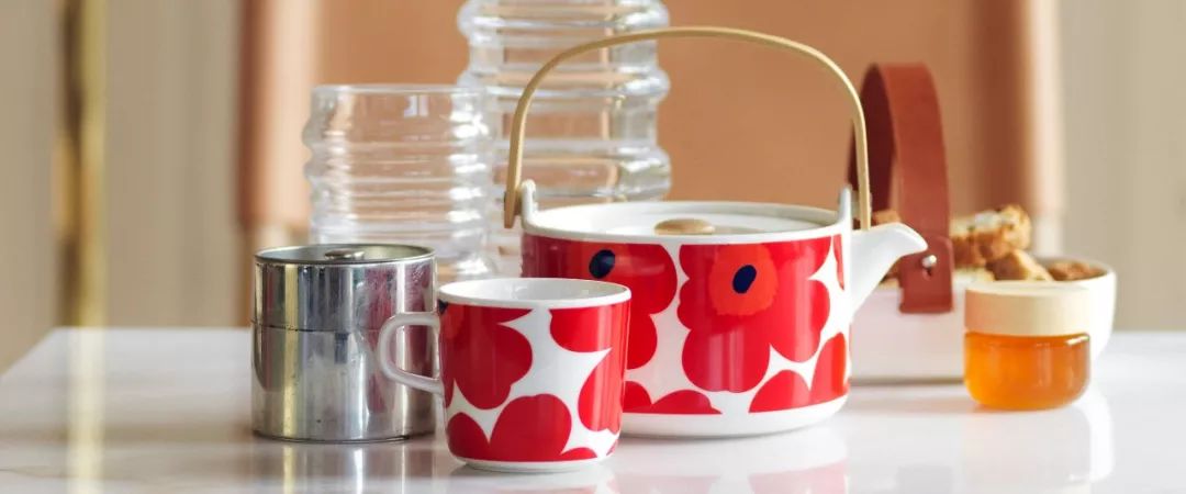 芬兰家饰品牌Marimekko与化妆品倩碧联手打造的彩妆，用在哪儿？