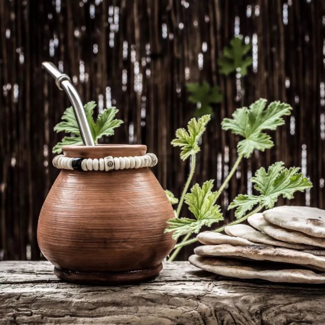 男明星喝奶茶合集,男子一夜喝十杯奶茶