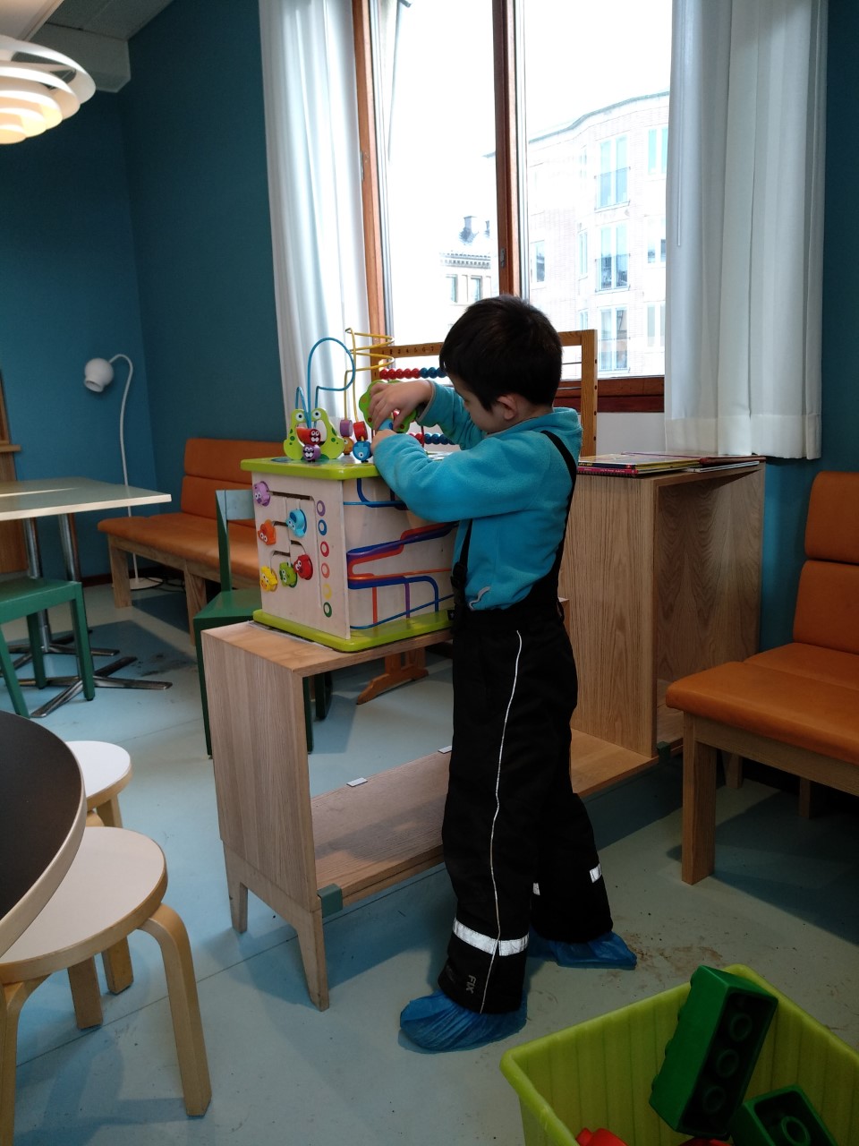 小孩子换牙门牙长出来歪的怎么办,小孩子长门牙中间缝隙大怎么办