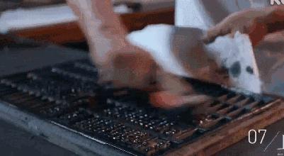 打字员的日常任务就是手指在键盘上跑半马拉松