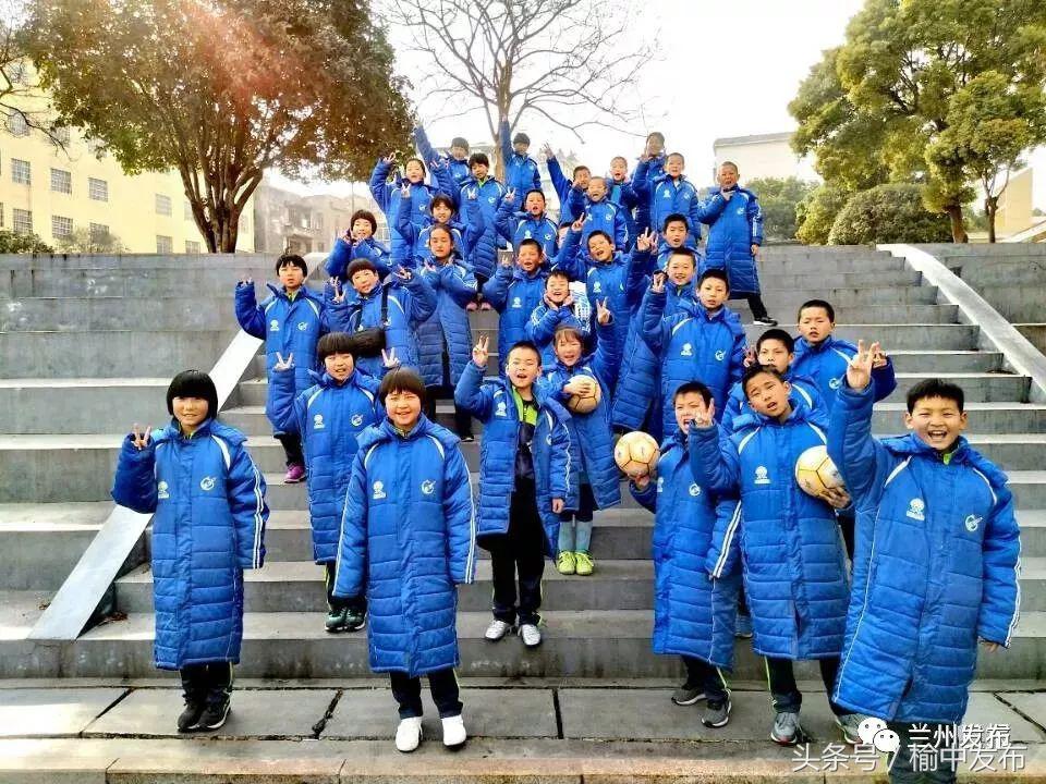 点赞｜我们的小骄傲！榆中县足球特点品牌“春苗”载誉归来！