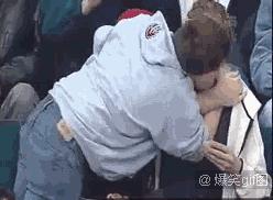 赛场上搞笑瞬间照片,球场上搞笑gif动图