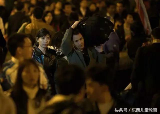 为了过节与家人团聚,为了过年打工挣钱