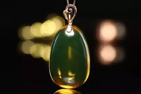 琥珀蜜蜡鉴别真假方法大揭秘,在家怎么鉴别琥珀蜜蜡真假的方法