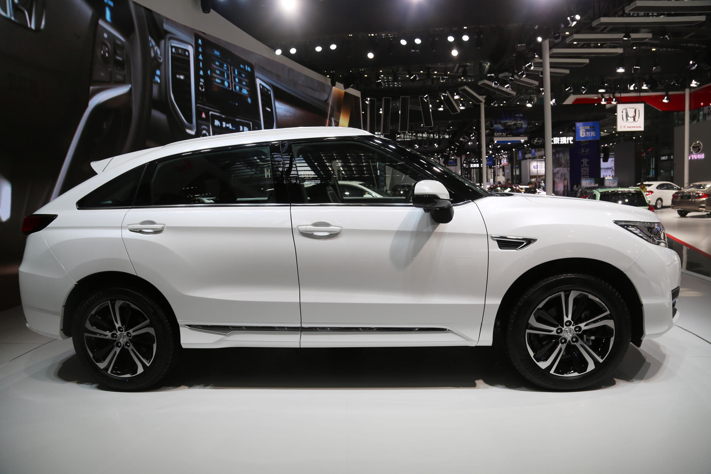 5座suv汉兰达冠道ur-v哪个好,本田ur-v说比冠道大一点是真的吗