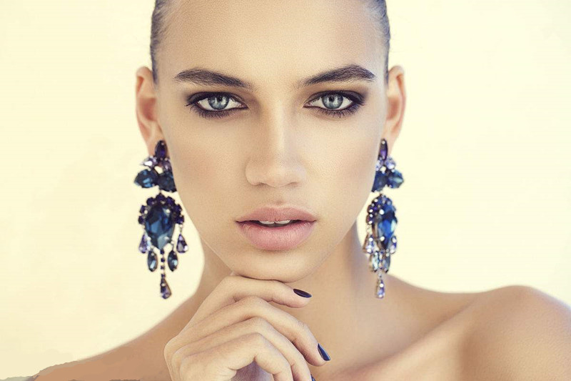 彩钻配什么颜色衣服,七彩钻宝石搭配衣服