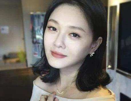 杨幂发际线被热评,杨幂发际线被质疑