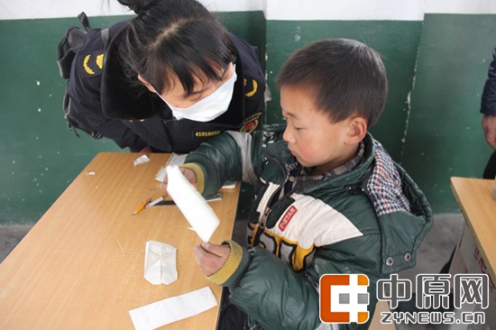 爱心志愿团走访慰问贫困家庭,爱心团队走访慰问困难群众