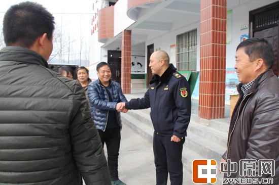 爱心志愿团走访慰问贫困家庭,爱心团队走访慰问困难群众