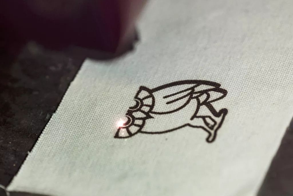 美国莱斯大学科学家在吐司面包上制备出石墨烯！