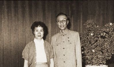 溥仪晚年再次去故宫真实的画面,溥仪晚年参观故宫看见照片挂错了