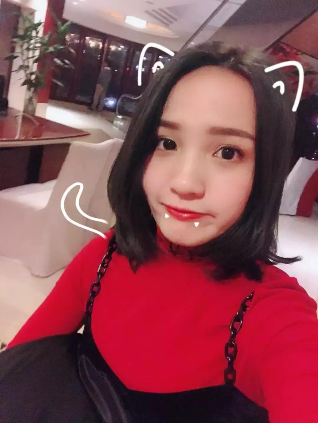 今日为大家曝光这群一年365天天天盆友圈发美食的“小婊砸”们