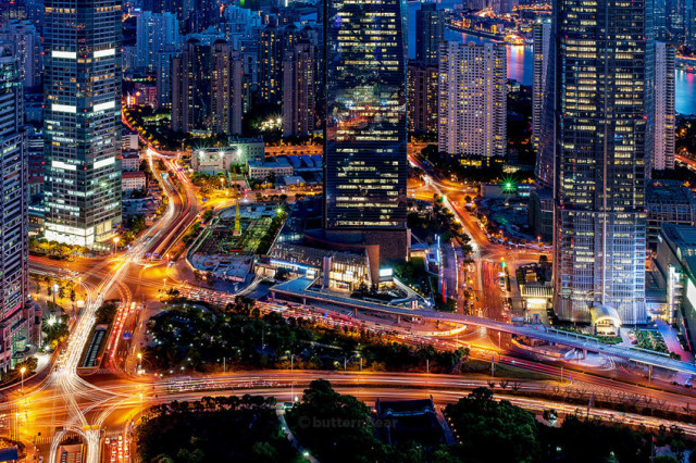 有滴滴出行提气，世纪高通的路况信息要精确到车道了