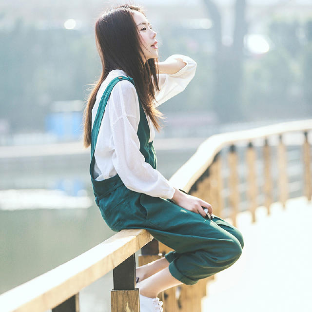 背带裤搭配内搭,背带裤内搭厚实