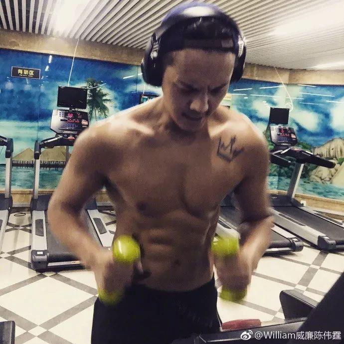 蕾哈娜、陈伟霆带红几百元球鞋，你会不会买账？