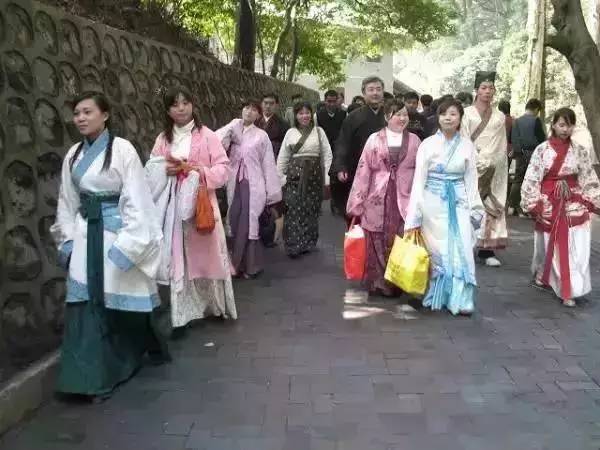 今夜元宵节愿月圆人团圆,元宵节到了愿你月圆人圆事事团圆