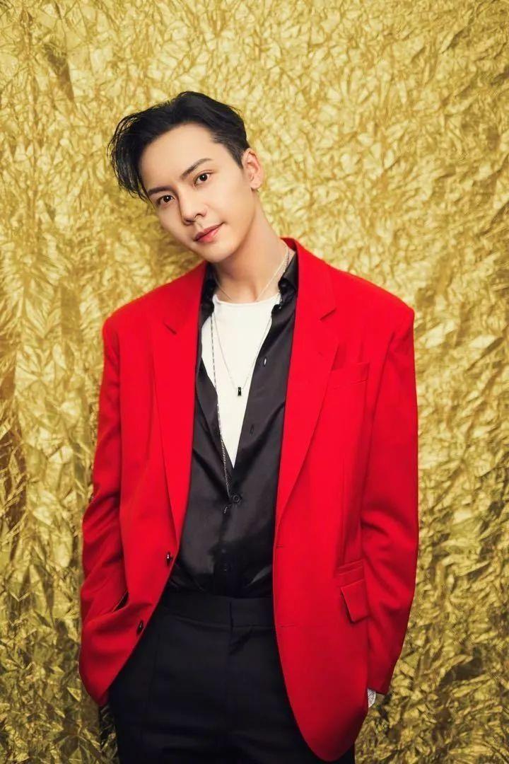 蕾哈娜、陈伟霆带红几百元球鞋，你会不会买账？