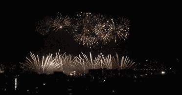 美爆了广州小蛮腰夜景,美爆了的紫色烟花