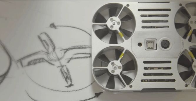 藏在手机壳里放口袋就能带走，这么小的黑科技无人机还是第一次见