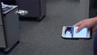 藏在手机壳里放口袋就能带走，这么小的黑科技无人机还是第一次见