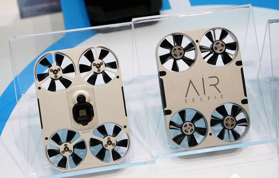 藏在手机壳里放口袋就能带走，这么小的黑科技无人机还是第一次见