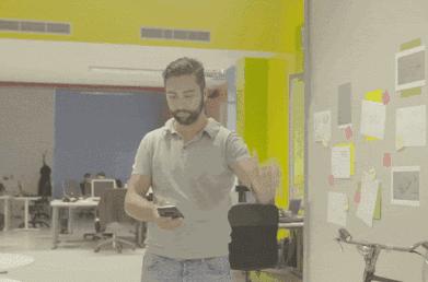 藏在手机壳里放口袋就能带走，这么小的黑科技无人机还是第一次见