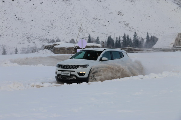 jeep4x4的黑科技体验四季路况,jeeplimited4x4