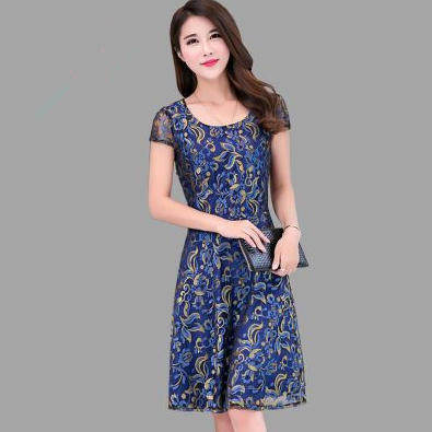 精美的印花连衣裙大方又不失美感,充满浪漫气息的印花连衣裙