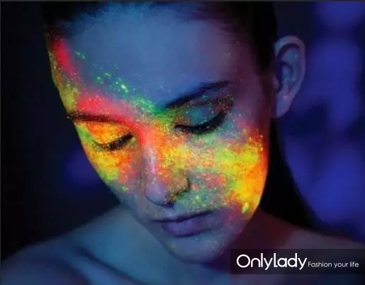 如何美白补水让肌肤白皙无瑕,日常美白小窍门让肌肤悄然变白