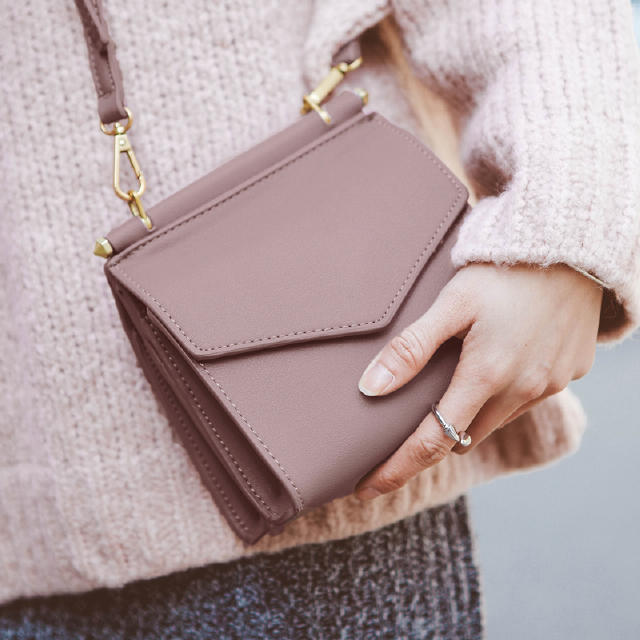 实用大牌包包推荐职场,职场新人包包平价店铺