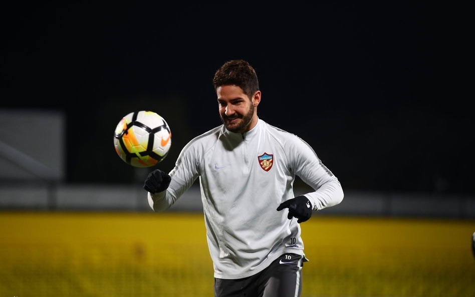 必应足球情报丨亚冠：柏太阳神VS天津权健，权健“逐日”