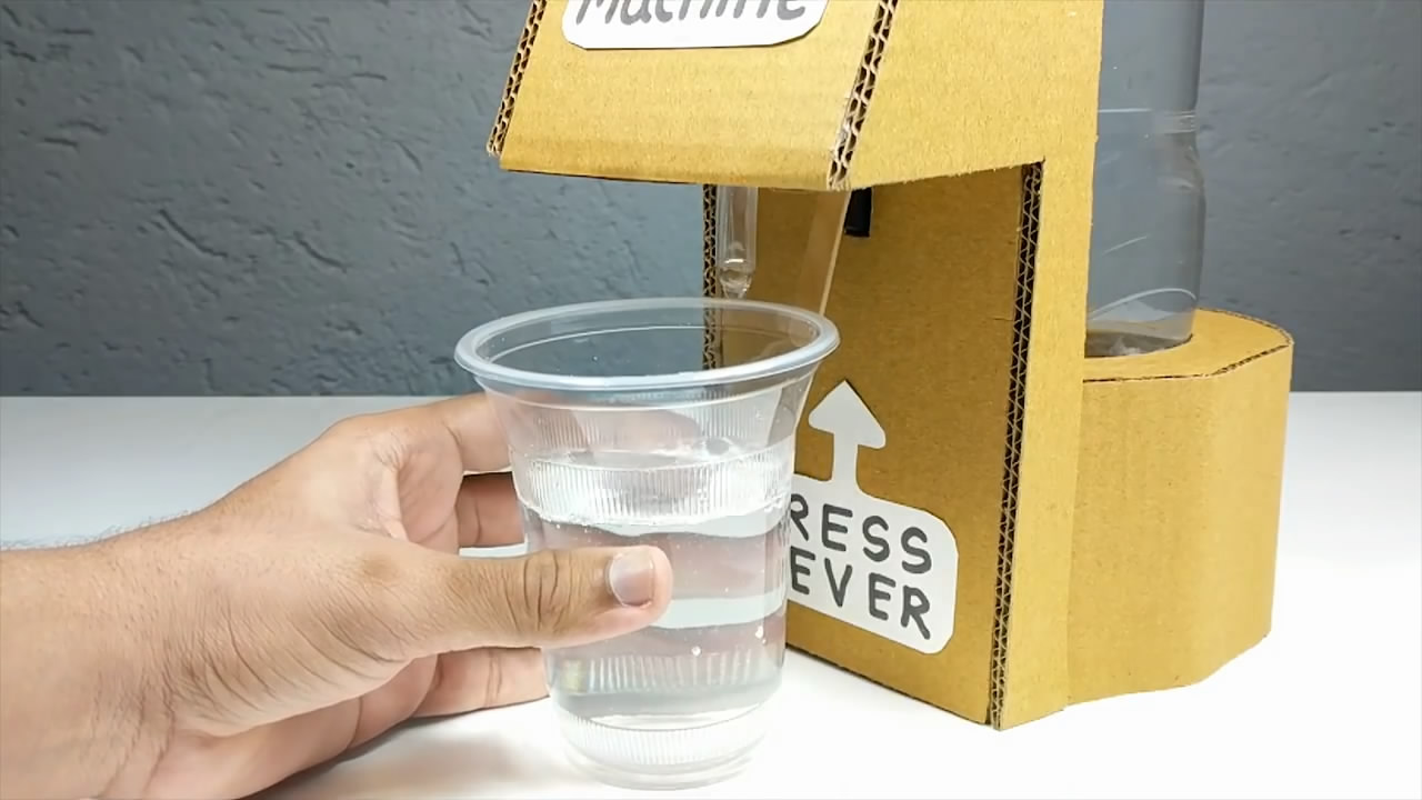 手工制作饮水机教程不用塑料水瓶,塑料瓶做饮水机简单的方法