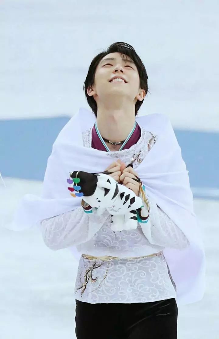 看完这篇文，你就明白央视女主播为什么对他痴狂？