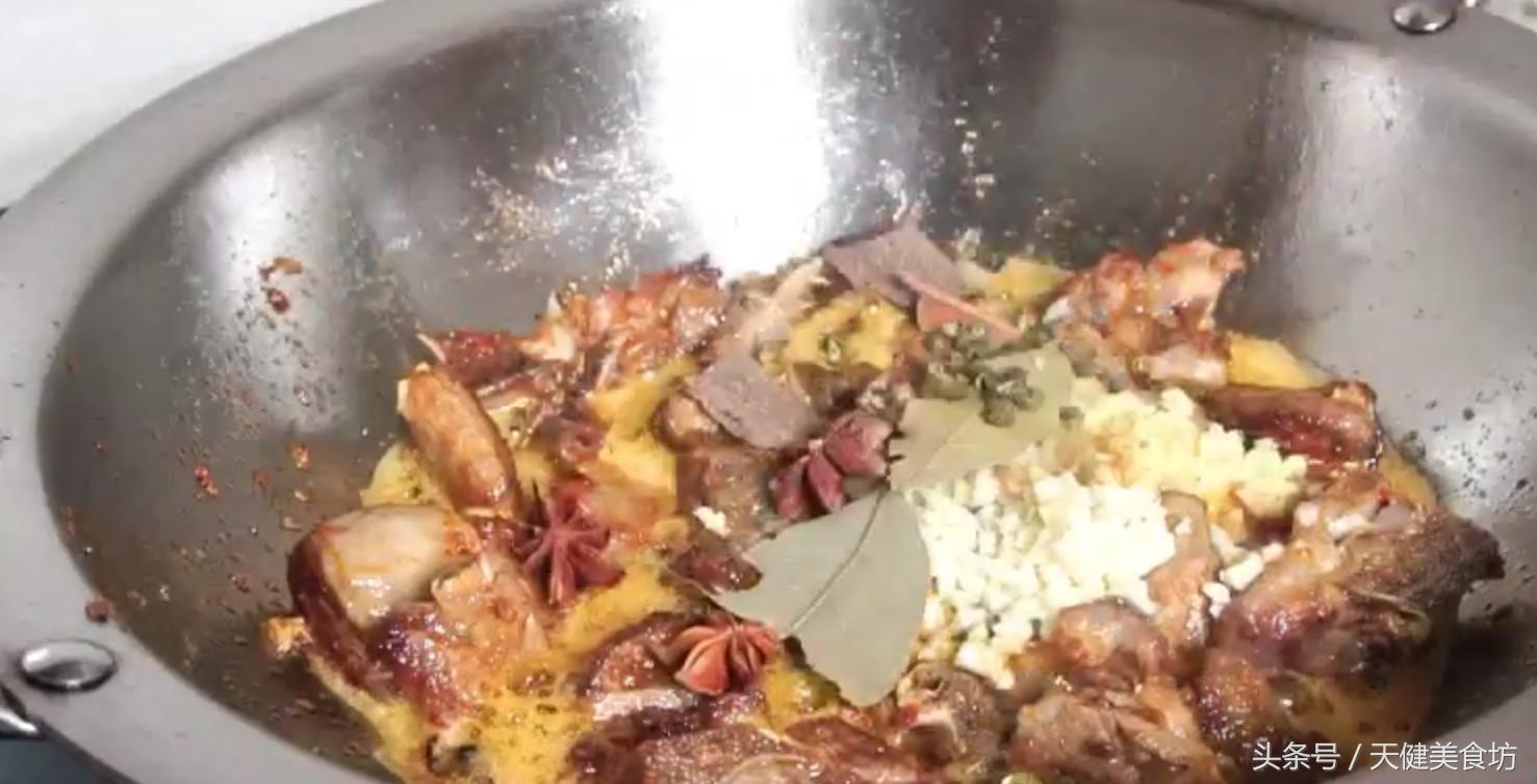 土豆烧排骨超级下饭的家常菜,黄豆酱土豆烧排骨家常做法不辣的