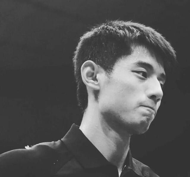 好像他经历了所有的低谷与荣光，却依旧是最初那个鲜衣怒马的少年