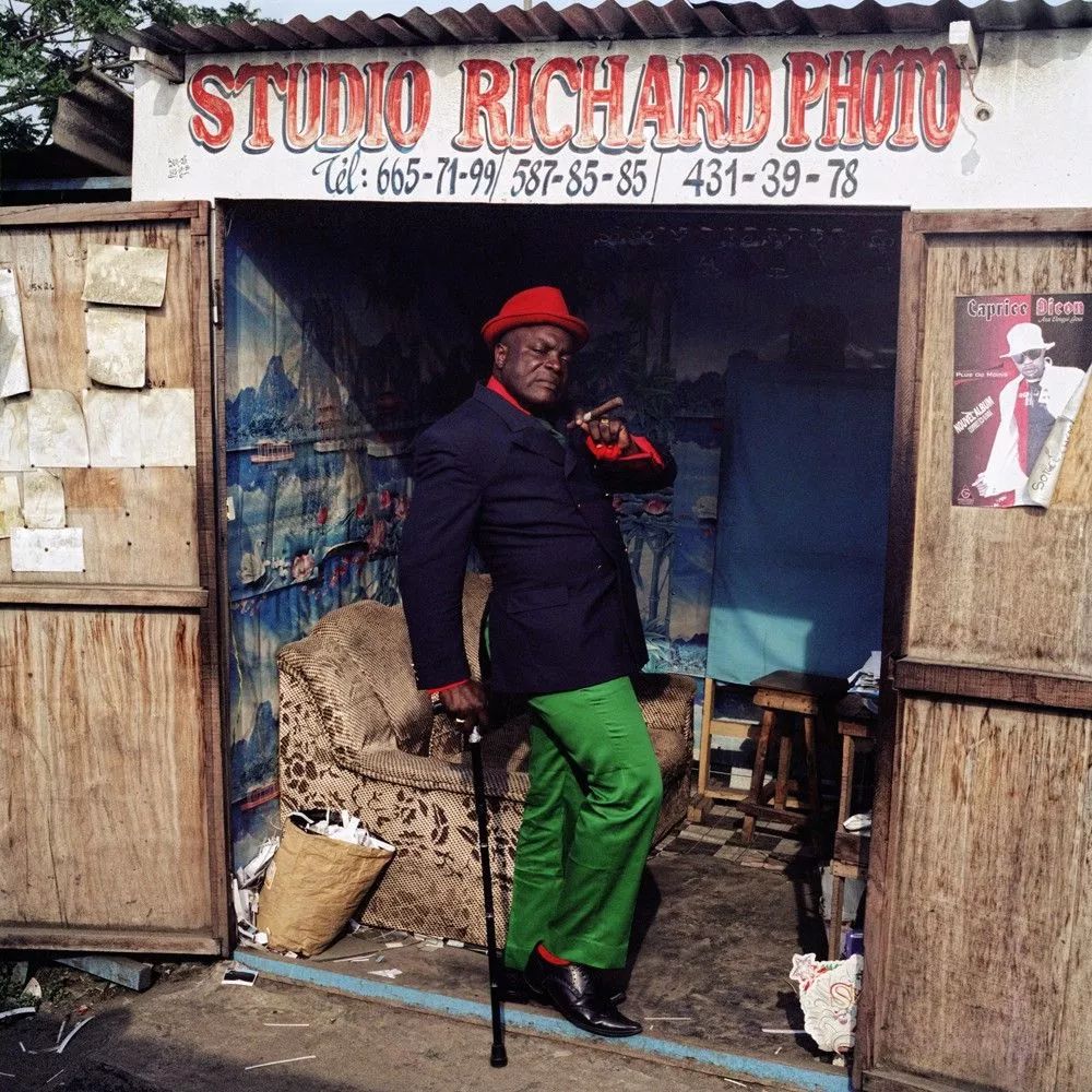 非洲贫民窟的时尚经：即使住最破的垃圾堆里，也穿着最骚的阿玛尼