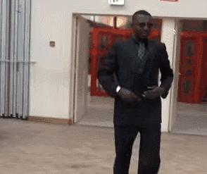 非洲贫民窟的时尚经：即使住最破的垃圾堆里，也穿着最骚的阿玛尼