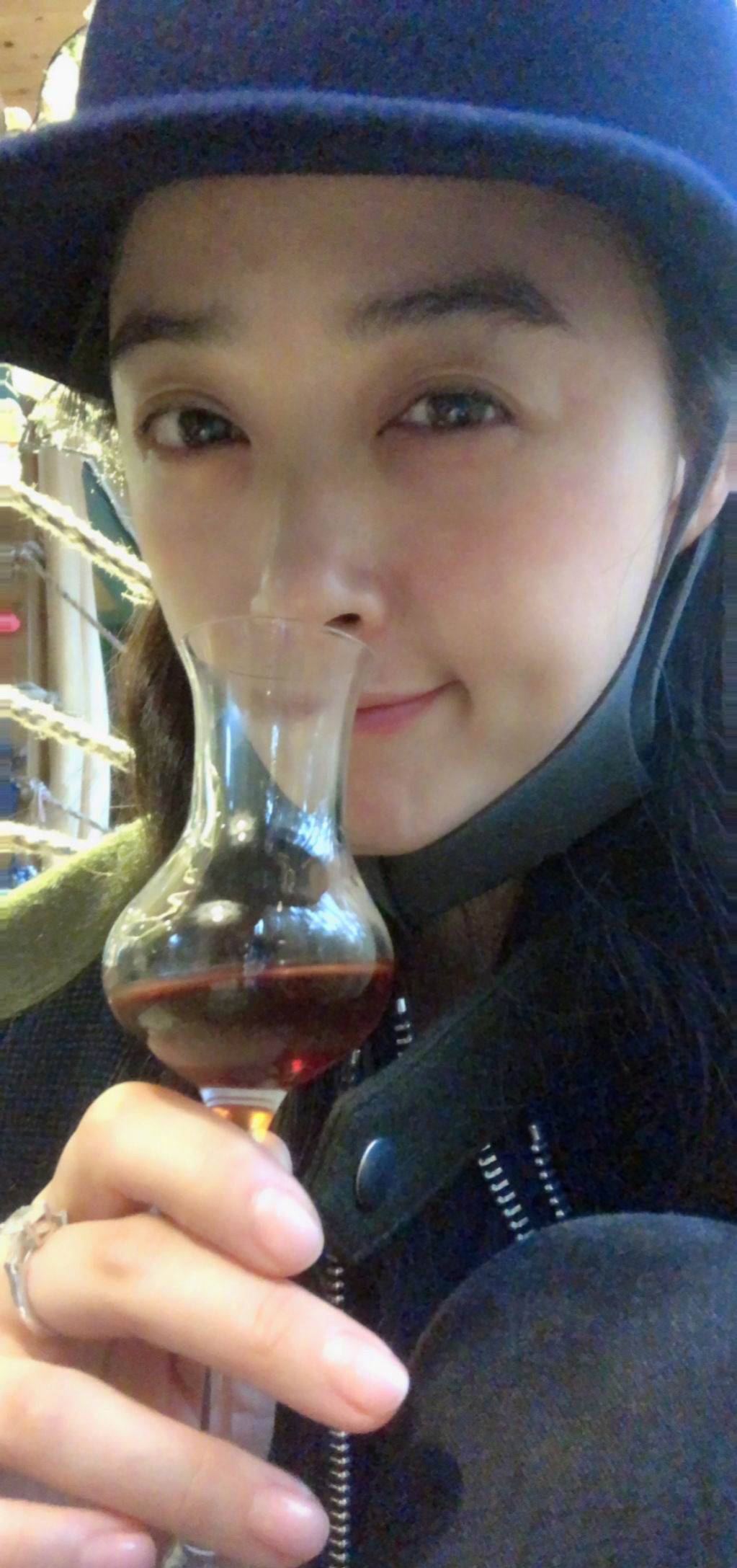 蒋欣口吐戒指,蒋欣黄钻戒指